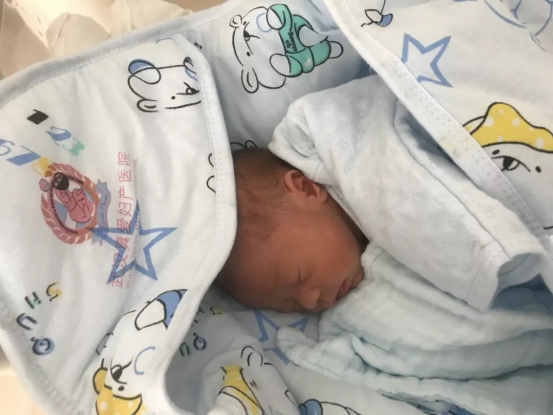 真愛婦產(chǎn)迎來雙胞胎公主，勇敢寶媽為愛堅(jiān)持順產(chǎn)