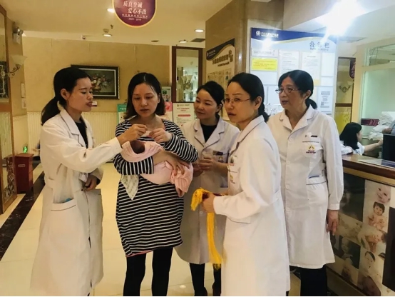 真愛婦產(chǎn)迎來雙胞胎公主，勇敢寶媽為愛堅(jiān)持順產(chǎn)