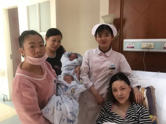 真愛婦產(chǎn)迎來雙胞胎公主，勇敢寶媽為愛堅(jiān)持順產(chǎn)