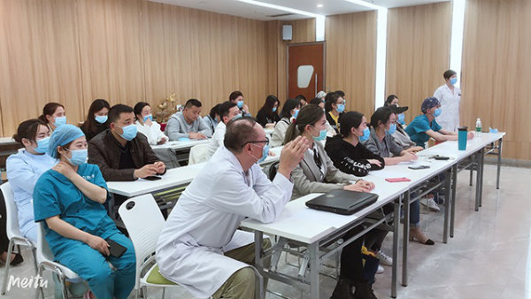 不懼風險 萬眾一心