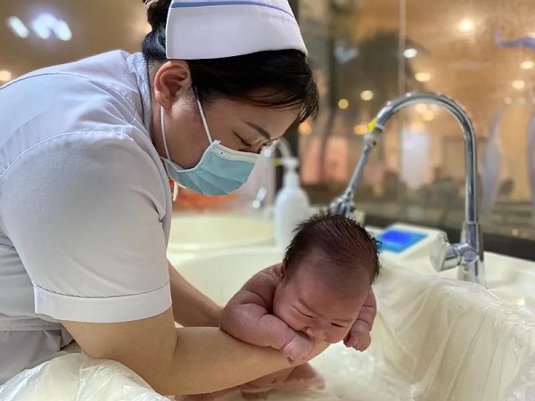 媽媽“雙線”戰(zhàn)疫，女兒報考醫(yī)學(xué)專業(yè)被錄取