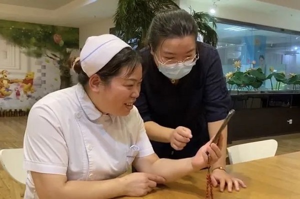 媽媽“雙線”戰(zhàn)疫，女兒報考醫(yī)學(xué)專業(yè)被錄取