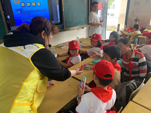 助力公益，奉獻(xiàn)愛心|德韓口腔走進(jìn)麻城乘馬崗凱德希望小學(xué)