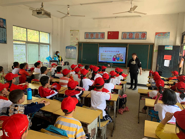 助力公益，奉獻(xiàn)愛心|德韓口腔走進(jìn)麻城乘馬崗凱德希望小學(xué)