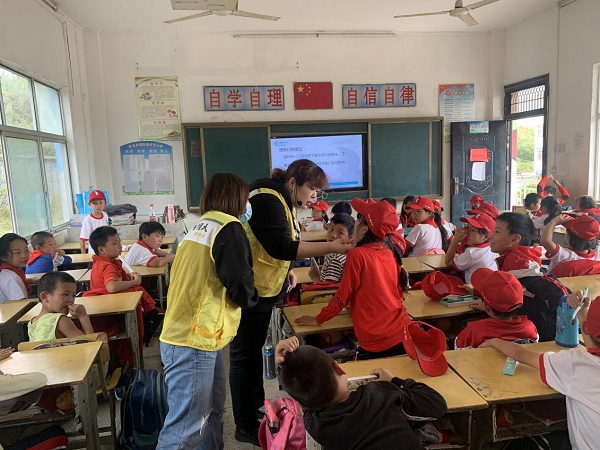 助力公益，奉獻(xiàn)愛心|德韓口腔走進(jìn)麻城乘馬崗凱德希望小學(xué)